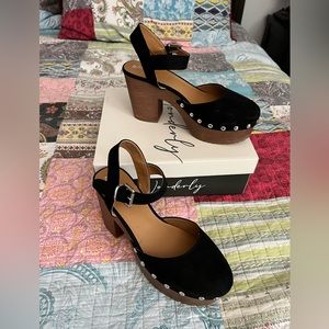 WONDERLY (BELK) Black Studded Platform Heels SIZE 10M